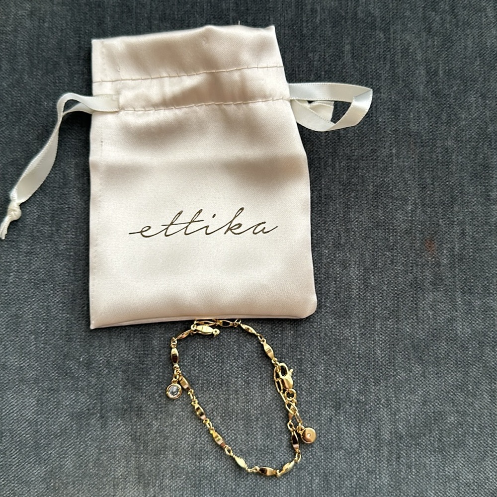 NEW Ettika Gold Plated rhinestone accent bracelet with pouch - Picture 4 of 6